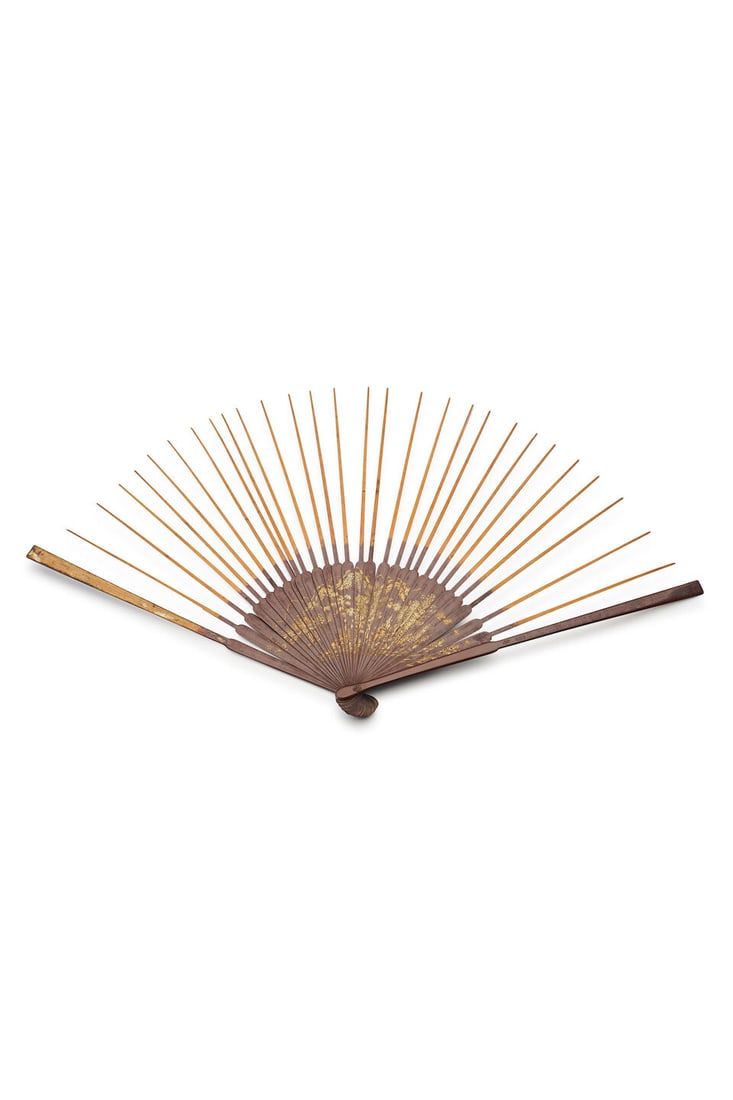 A LACQUERED BAMBOO FAN FRAME Attributed to Yu Zi'an (Qing dynasty): A LACQUERED BAMBOO FAN FRAME Attributed to Yu Zi'an (Qing dynasty) 23.5cm long Footnotes: 清末民初 子安款褐漆描金竹扇Ƌ
