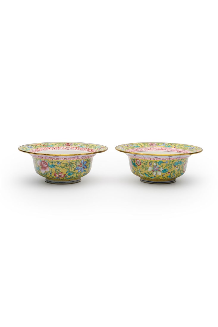 A PAIR OF PAINTED-ENAMEL TAPERED BOWLS Canton, Late Qing/Republic (2): A PAIR OF PAINTED-ENAMEL TAPERED BOWLS Canton, Late Qing/Republic 15.2cm diam. each (2). Footnotes: 晚清至民國