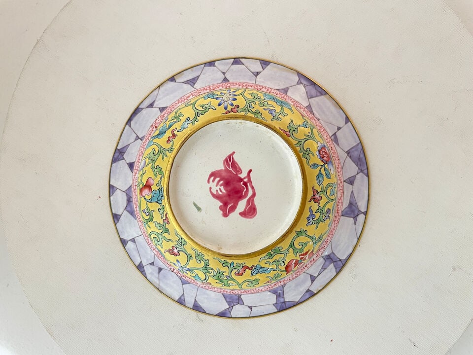 A PAIR OF PAINTED-ENAMEL TAPERED BOWLS Canton, Late Qing/Republic (2) - 4