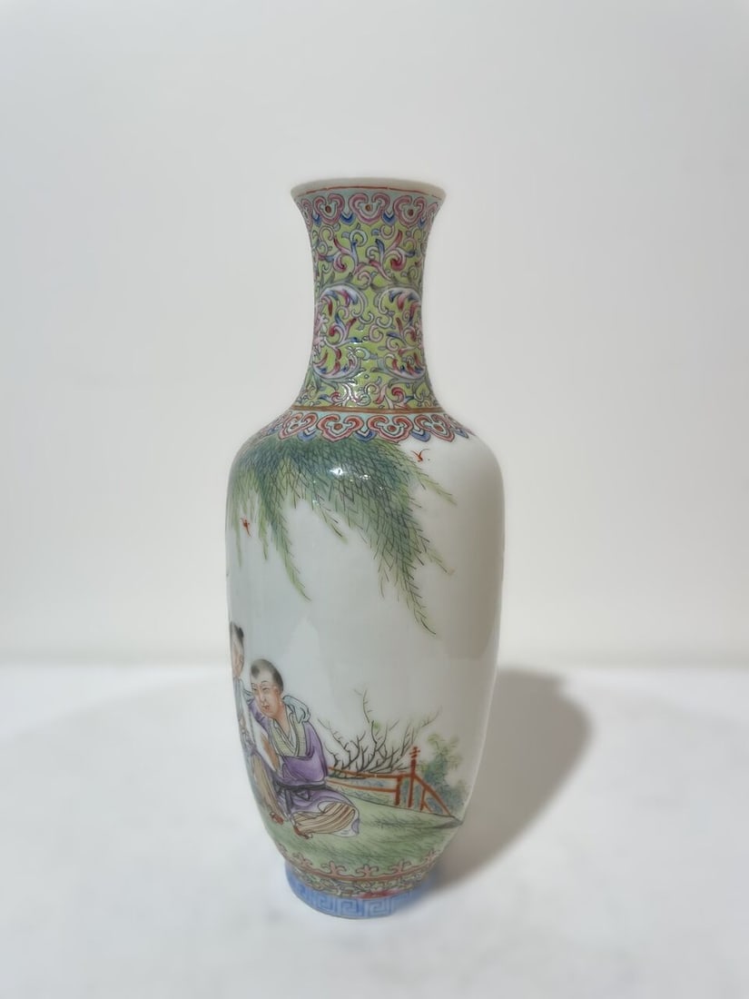 A PAIR OF EGGSHELL FAMILLE ROSE VASES Qianlong four-character blue mark, Republic Period (2) - 11