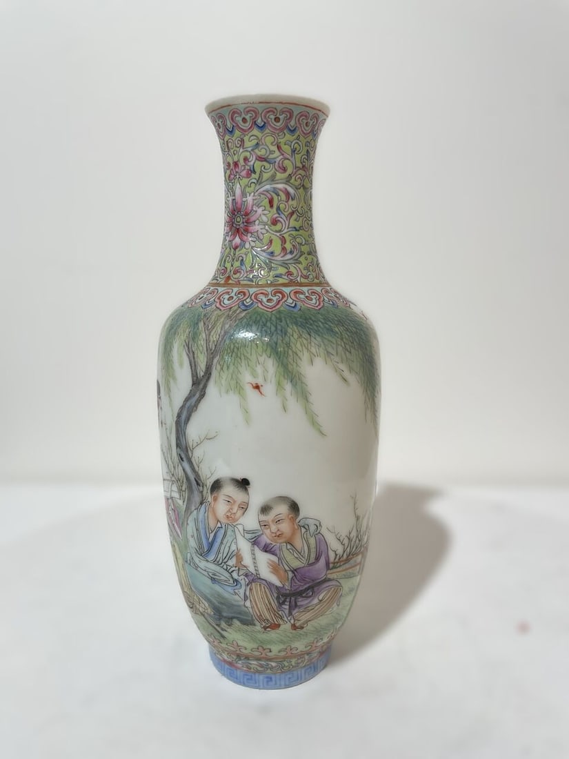A PAIR OF EGGSHELL FAMILLE ROSE VASES Qianlong four-character blue mark, Republic Period (2) - 12