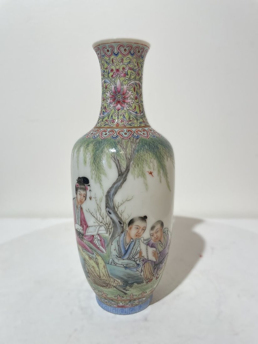 A PAIR OF EGGSHELL FAMILLE ROSE VASES Qianlong four-character blue mark, Republic Period (2) - 13