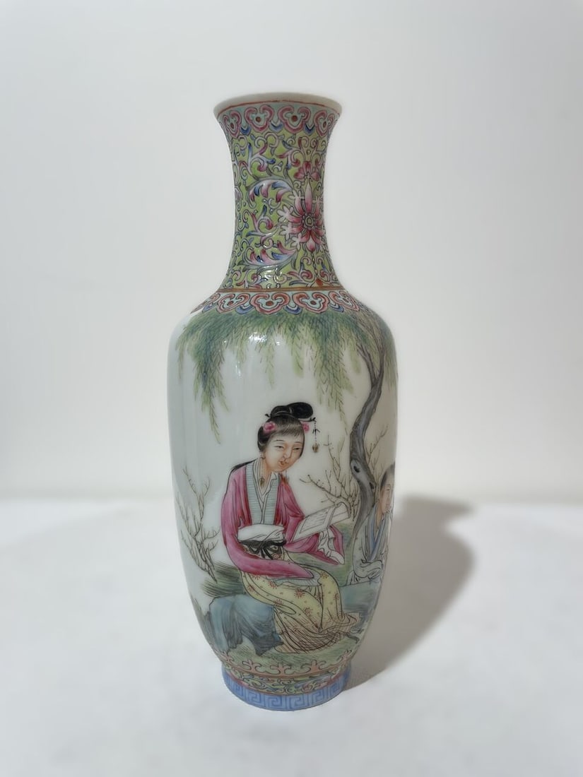 A PAIR OF EGGSHELL FAMILLE ROSE VASES Qianlong four-character blue mark, Republic Period (2) - 14