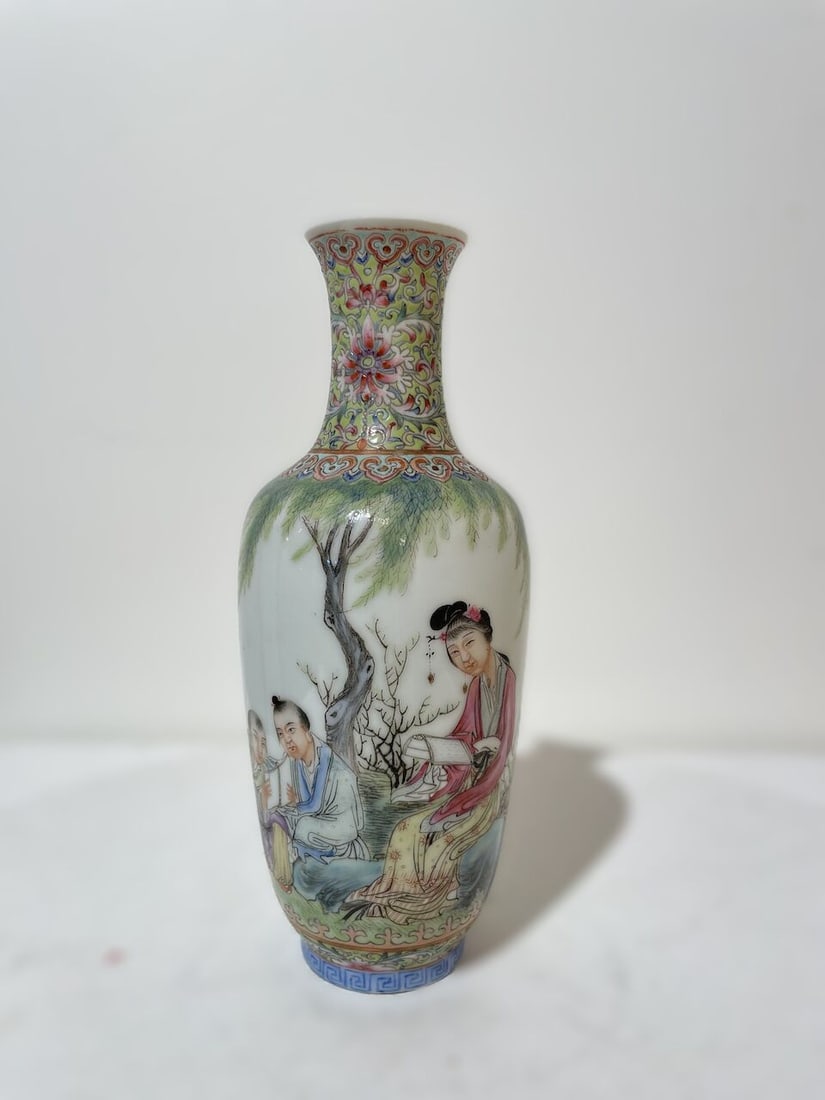 A PAIR OF EGGSHELL FAMILLE ROSE VASES Qianlong four-character blue mark, Republic Period (2) - 3