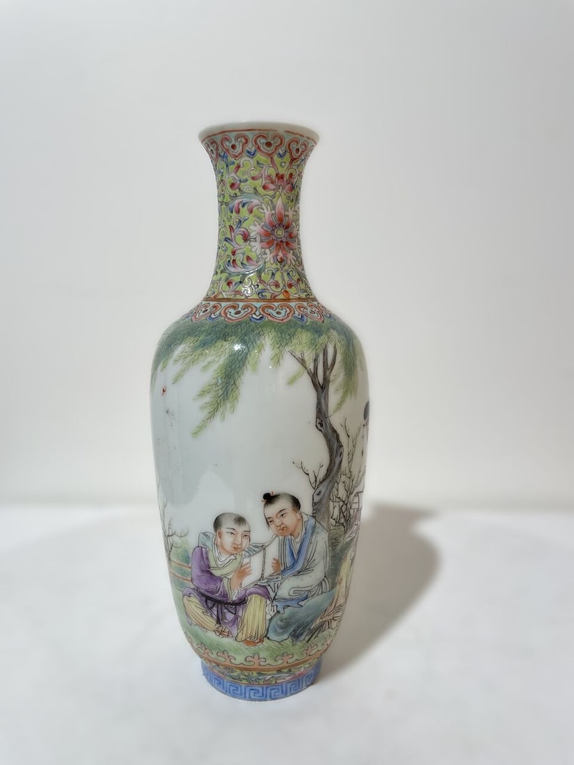 A PAIR OF EGGSHELL FAMILLE ROSE VASES Qianlong four-character blue mark, Republic Period (2) - 4