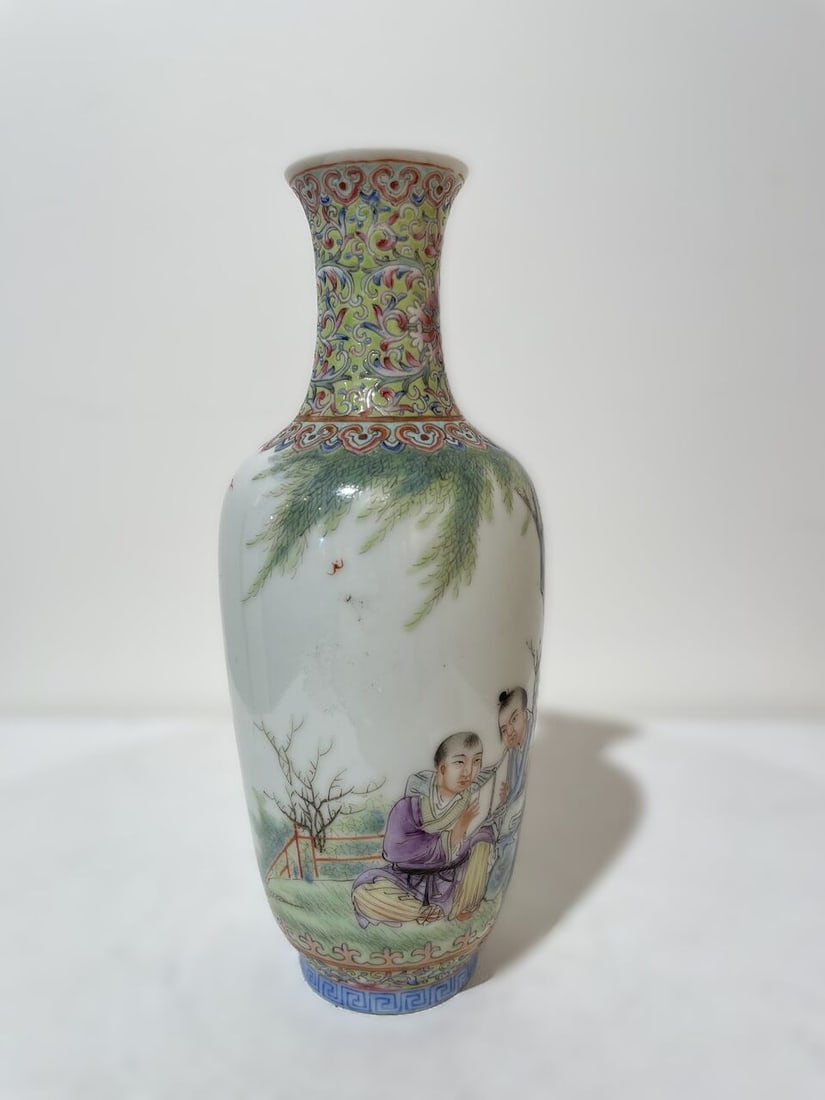 A PAIR OF EGGSHELL FAMILLE ROSE VASES Qianlong four-character blue mark, Republic Period (2) - 5