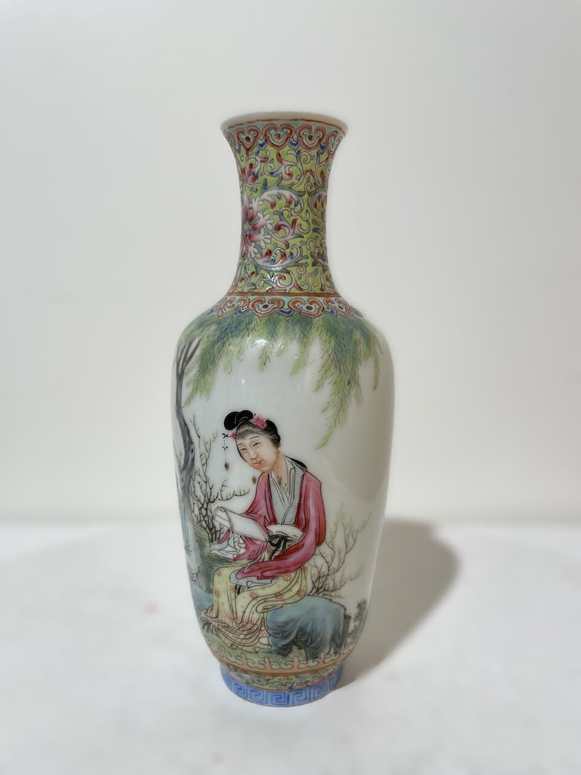 A PAIR OF EGGSHELL FAMILLE ROSE VASES Qianlong four-character blue mark, Republic Period (2) - 7