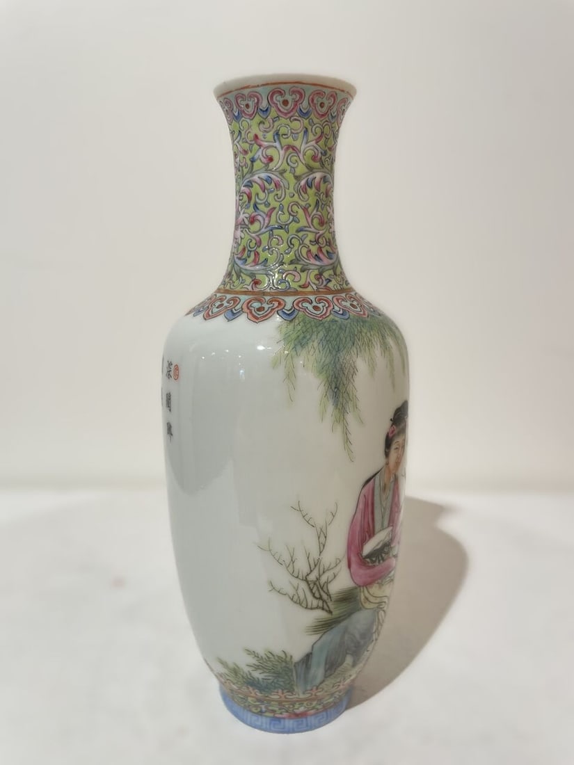 A PAIR OF EGGSHELL FAMILLE ROSE VASES Qianlong four-character blue mark, Republic Period (2) - 9