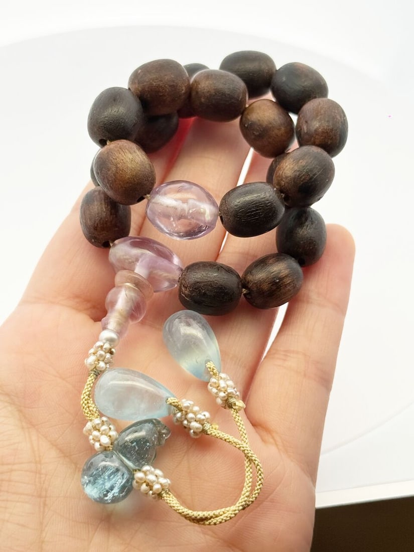 AN ALOESWOOD BEADED BRACELET 20th century - 2