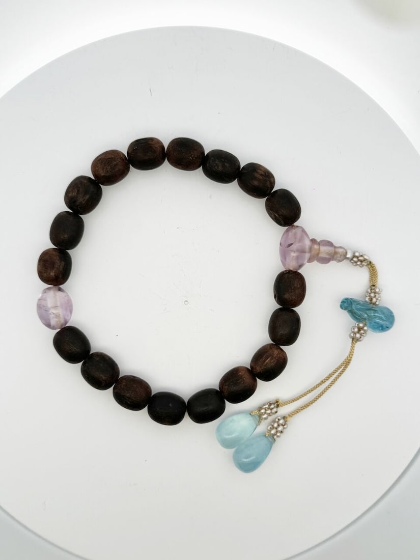 AN ALOESWOOD BEADED BRACELET 20th century - 4