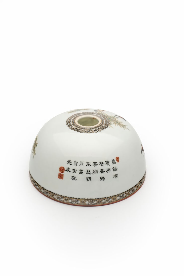 A FAMILLE-ROSE 'EGG SHELL' PORCELAIN LAMP SHADE Circa 1960s and 1970s - 2