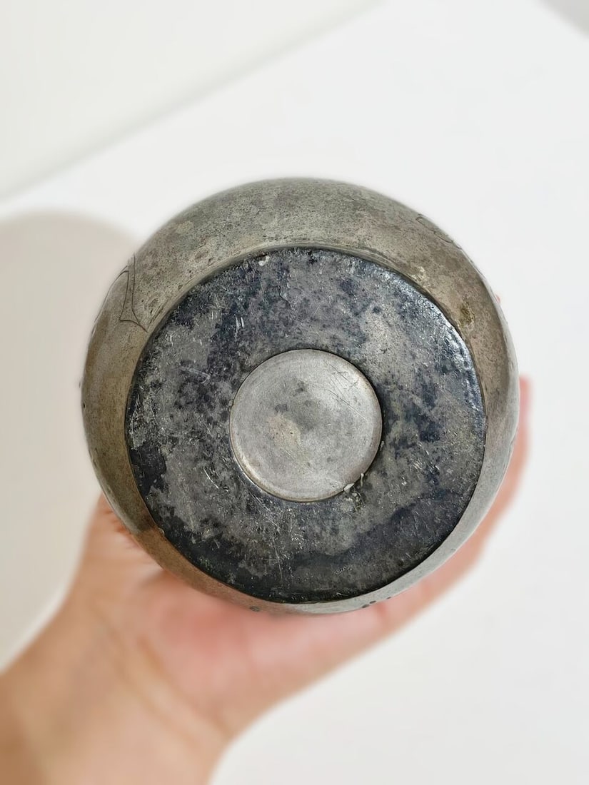 A PEWTER DOUBLE-GOURD 'CHRYSANTHEMUM' BOTTLE Qing Dynasty - 2