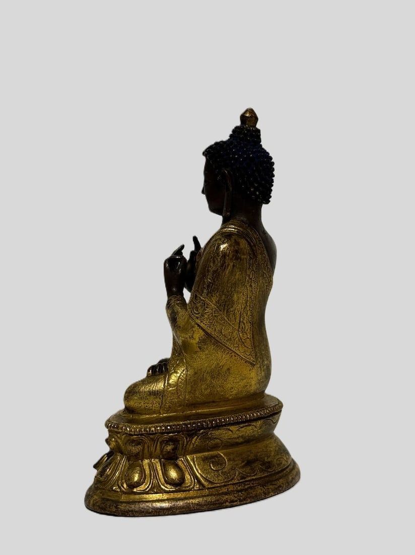 A GILT COPPER ALLOY FIGURE OF VAIROCANA BUDDHA 19th/20th century - 3