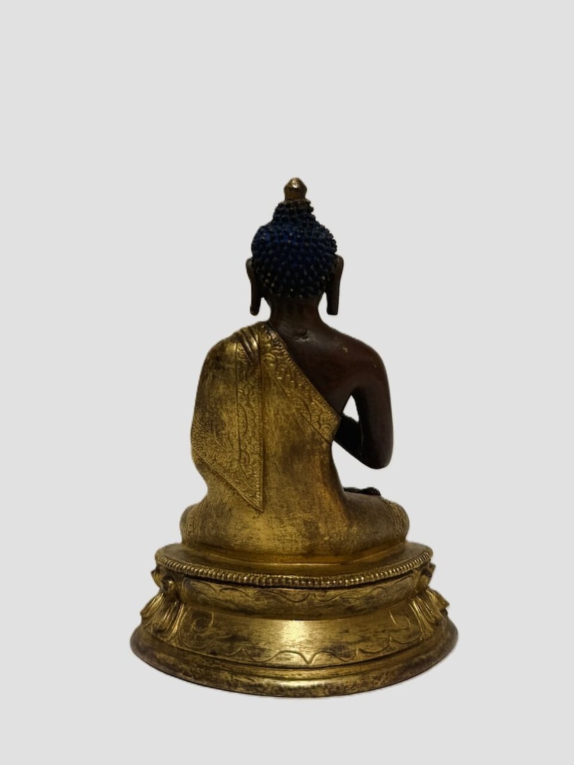 A GILT COPPER ALLOY FIGURE OF VAIROCANA BUDDHA 19th/20th century - 4