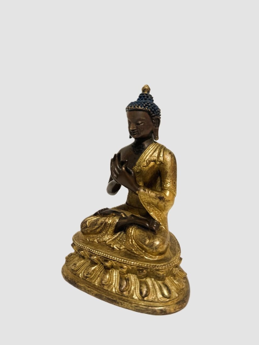 A GILT COPPER ALLOY FIGURE OF VAIROCANA BUDDHA 19th/20th century - 5