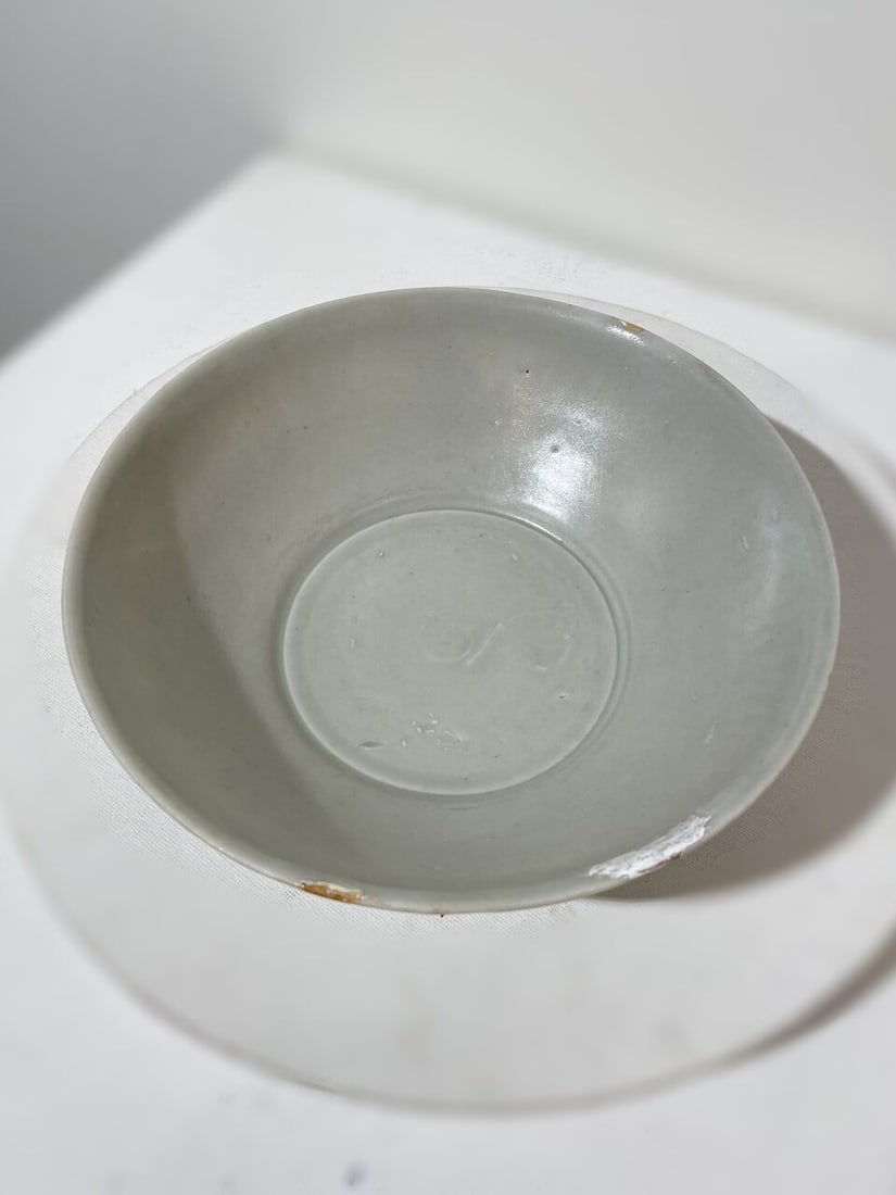 A QINGBAI 'LOTUS PETAL' BOWL 10th/11th century - 3