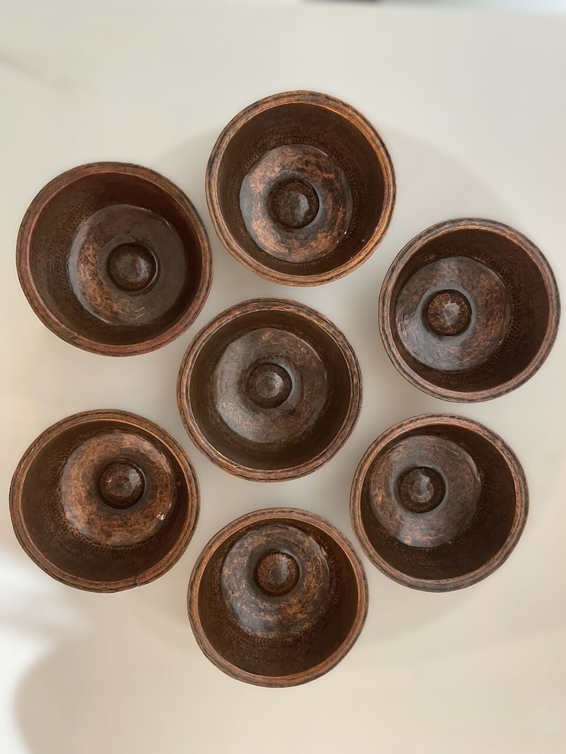 A COMPLETE SET OF SEVEN COPPER ALLOY OFFERING BOWLS Tibet (7) - 3