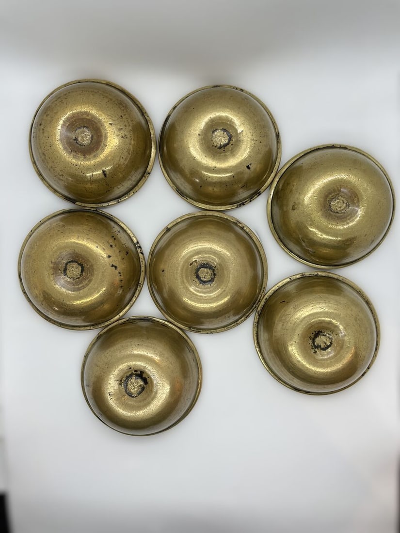 A COMPLETE SET OF SEVEN COPPER ALLOY OFFERING BOWLS Tibet (7) - 2