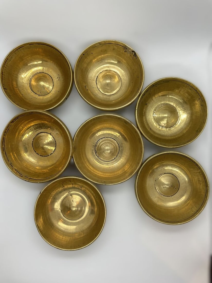 A COMPLETE SET OF SEVEN COPPER ALLOY OFFERING BOWLS Tibet (7) - 3
