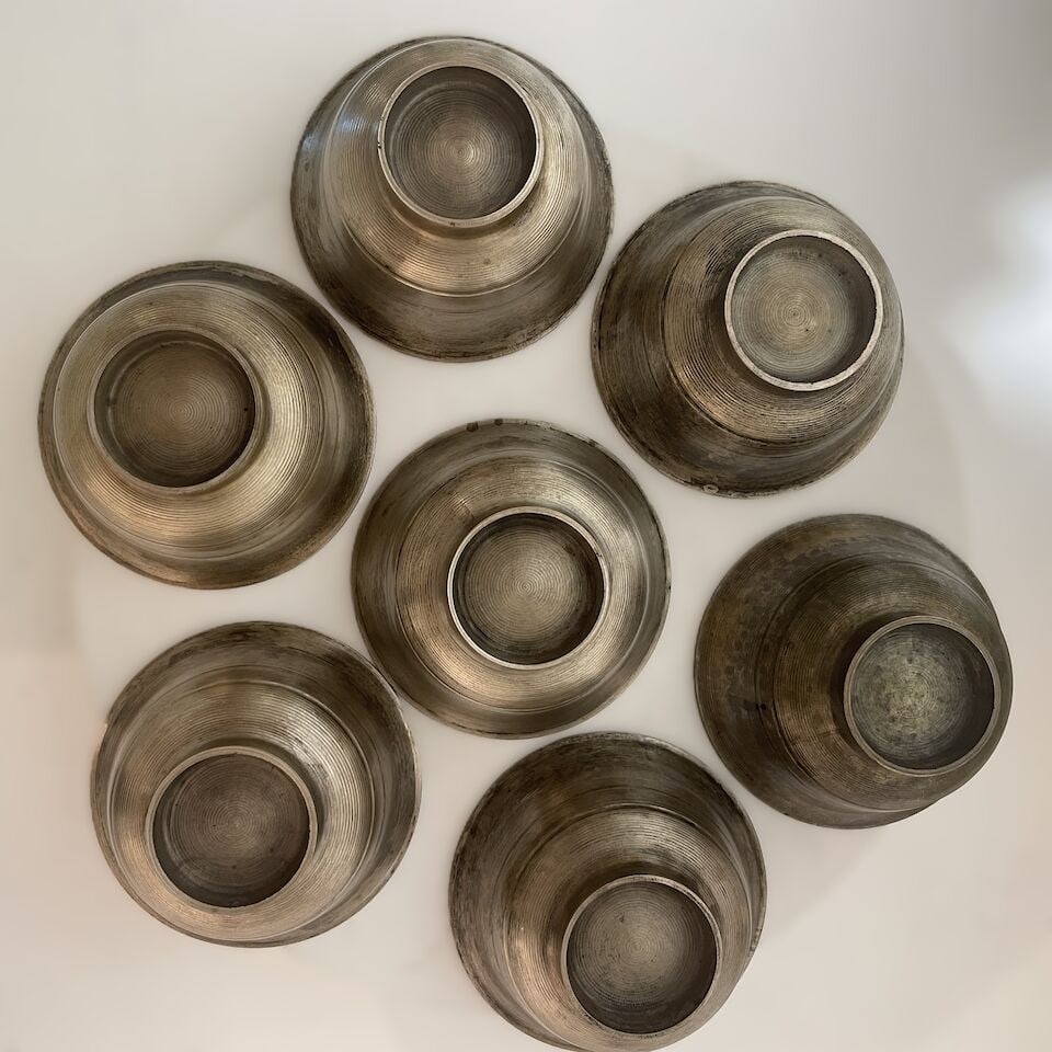 A COMPLETE SET OF SEVEN COPPER ALLOY OFFERING BOWLS (7) - 2