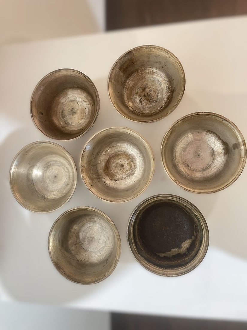 A COMPLETE SET OF SEVEN COPPER ALLOY OFFERING BOWLS (7) - 3
