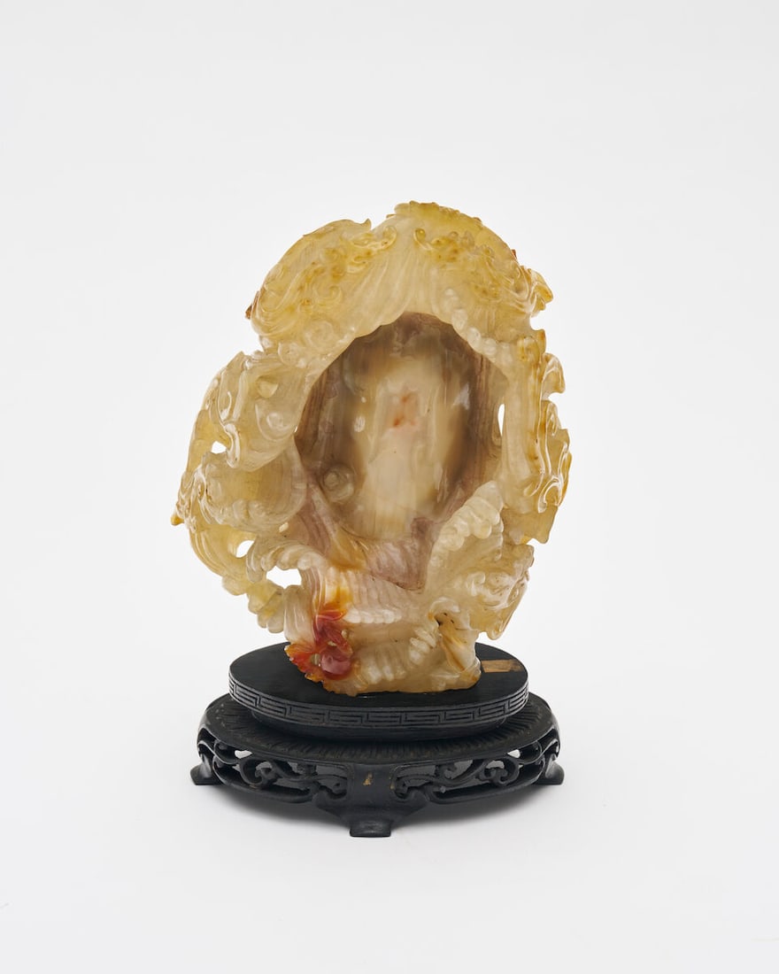 AN AGATE BOULDER 20th century: AN AGATE BOULDER 20th century with a stand and box, 18.5cm high, 2235g Footnotes: 二十世紀 瑪瑙山子 及座、盒 For further informa
