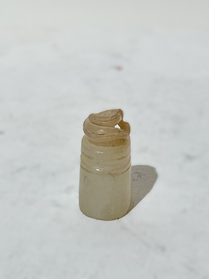 A CELADON JADE 'MOUNTAIN' BRUSH REST, AND TWO SEALS 19th century (3) - 3