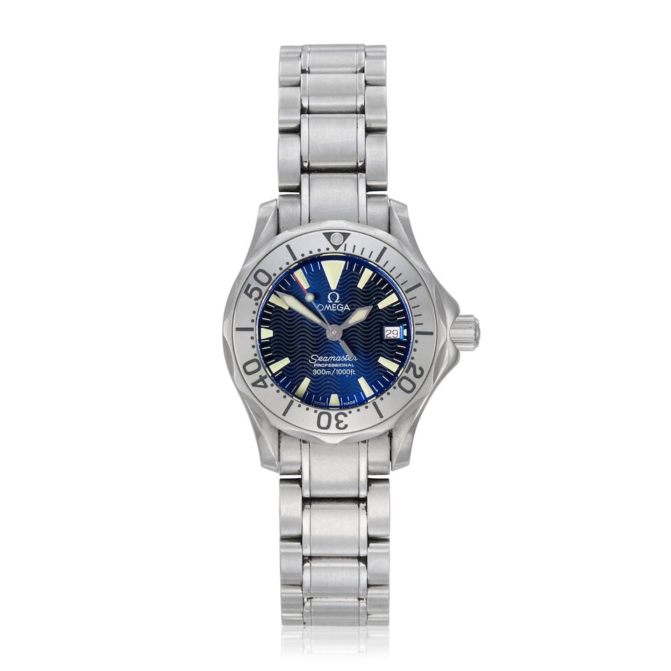 Omega. A lady's stainless steel quartz calendar bracelet watch Ref: 596.1640, Purchased 2nd Janu...: Omega. A lady's stainless steel quartz calendar bracelet watch Reference: 596.1640 Date: Purchased 2nd January 2004 Movement: 9-jewel Cal.1424 quartz Dial: Textured blue Case: Brushed and polished