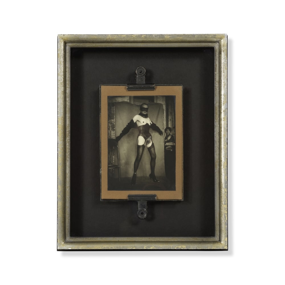 PIERRE MOLINIER (1900-1976) Autoportrait au loup : emasculation et vulve dessinée: PIERRE MOLINIER (1900-1976) Autoportrait au loup : emasculation et vulve dessinée collage original de tirages d'argentiques d'époque, monté sur carton collage et montage entre deux verr