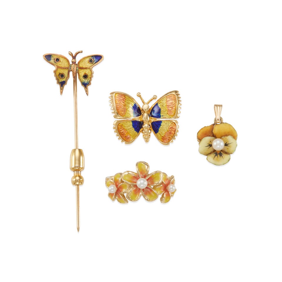GROUP OF FOUR GOLD, CULTURED PEARL, AND ENAMEL JEWELRY ITEMS: GROUP OF FOUR GOLD, CULTURED PEARL, AND ENAMEL JEWELRY ITEMS • 14k yellow gold enamel ring with three spherical half-drilled cultured pearls measuring from 2.40 mm to 3.00 mm each in diameter,