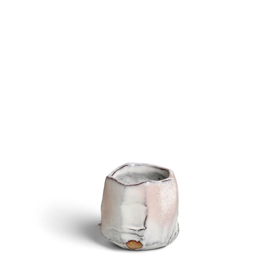 KANETA MASANAO 兼田昌尚 (B.1953) A Hagi-Ware White-Glazed Kurinuki (Carv...: KANETA MASANAO 兼田昌尚 (B.1953) A Hagi-Ware White-Glazed Kurinuki (Carved Away) Guinomi (Sake Cup) Heisei era (1989-2019), 2014 A sculptural white-glazed roughly hexagonal sak