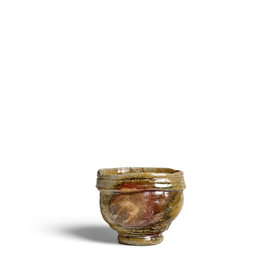 HARADA SHŪROKU 原田拾六 (1941-2024) A Bizen-ware Guinomi (Sake Cup)...: HARADA SHŪROKU 原田拾六 (1941-2024) A Bizen-ware Guinomi (Sake Cup) Heisei era (1989-2019), 2011 The irregularly modeled multi-fired small sake cup with a prominent three-