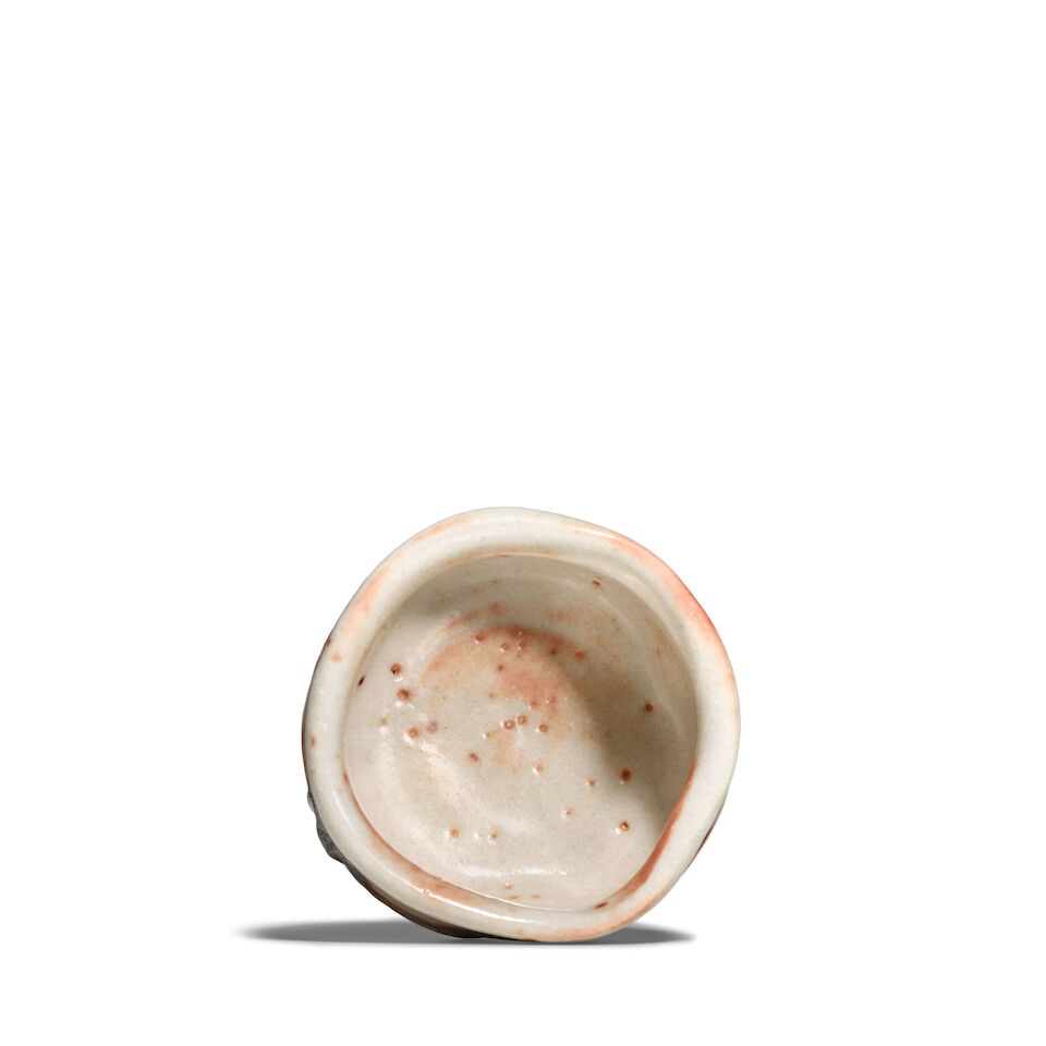 YAMADA KAZU 山田和 (B.1954) A Shino-Ware Guinomi (Sake Cup) and a Red and Whit... - 2