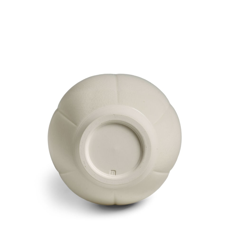 ITŌ HIDEHITO 伊藤秀人 (B.1971) A Porcelain Flower Vase Heisei era (... - 2