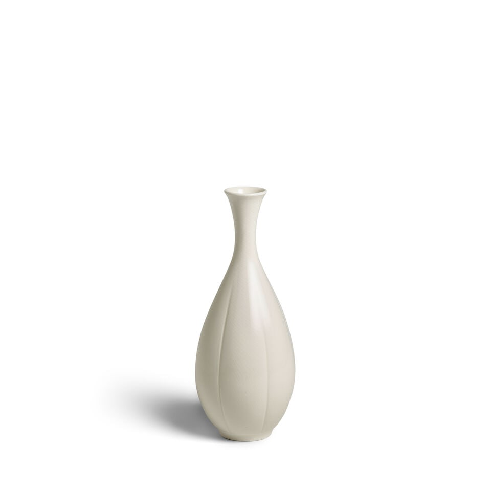 ITŌ HIDEHITO 伊藤秀人 (B.1971) A Porcelain Flower Vase Heisei era (... - 3