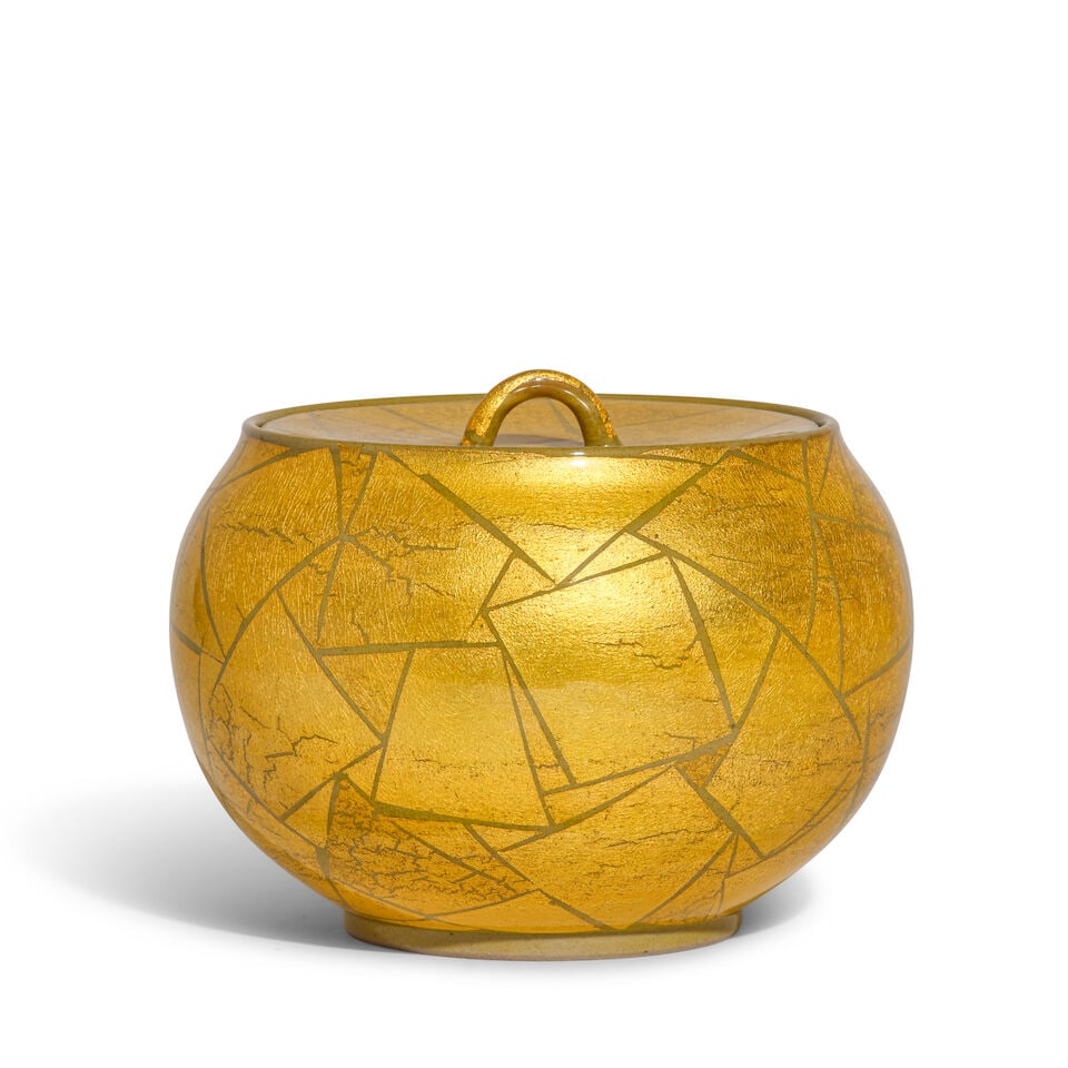 ONO HAKUKO 小野珀子 (1915-1996) A Yūri Kinsai (Underglaze Gold Leaf... - 2