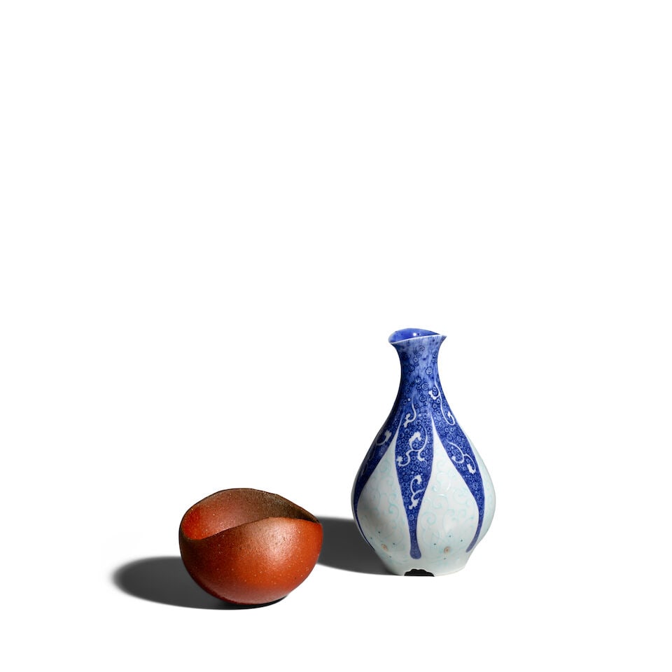 ICHINO MASAHIKO 市野雅彦 (B.1961) AND TAKAYANAGI MUTSUMI 高柳...: ICHINO MASAHIKO 市野雅彦 (B.1961) AND TAKAYANAGI MUTSUMI 高柳むつみ (B.1985) A Tanba-Ware Sakazuki (Sake Cup) and a Blue-and-White Porcelain