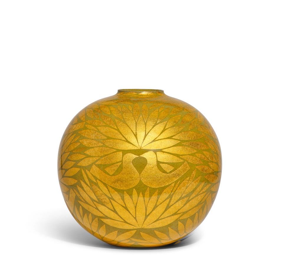 ONO HAKUKO 小野珀子 (1915-1996) A Yūri Kinsai (Underglaze Gold Leaf... - 3