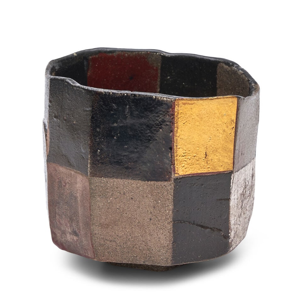 AJIKI HIRO 安食ひろ (B.1948) A Black- and Colored-Glazed Chawan (Tea Bow... - 3