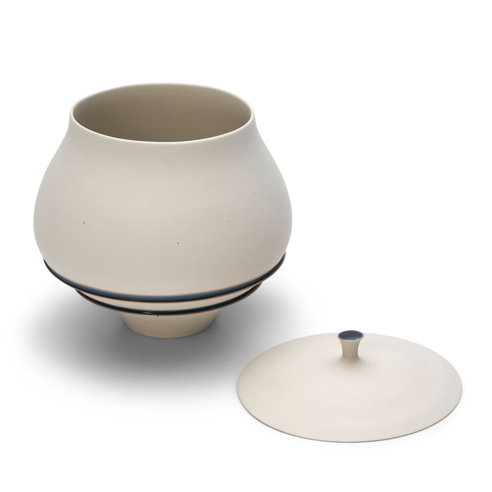 FUKUMOTO FUKU 福本双紅 (B.1973) A Composite Porcelain Mizusashi (Fresh-W... - 3