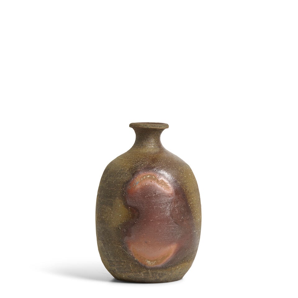 FUJIWARA KEI 藤原啓 (1899-1983, LIVING NATIONAL TREASURE, 1970) A Bizen-Ware T...: FUJIWARA KEI 藤原啓 (1899-1983, LIVING NATIONAL TREASURE, 1970) A Bizen-Ware Tokkuri (Sake Bottle) Showa era (1926-1989), second half of the 20th century A stoneware sake bottle of s