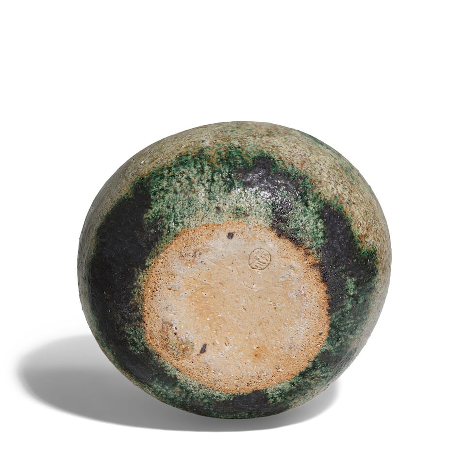 UNKNOWN STUDIO ARTIST (20TH CENTURY) A Green-Glazed Vase Showa era (1926-1989), 20th century - 2