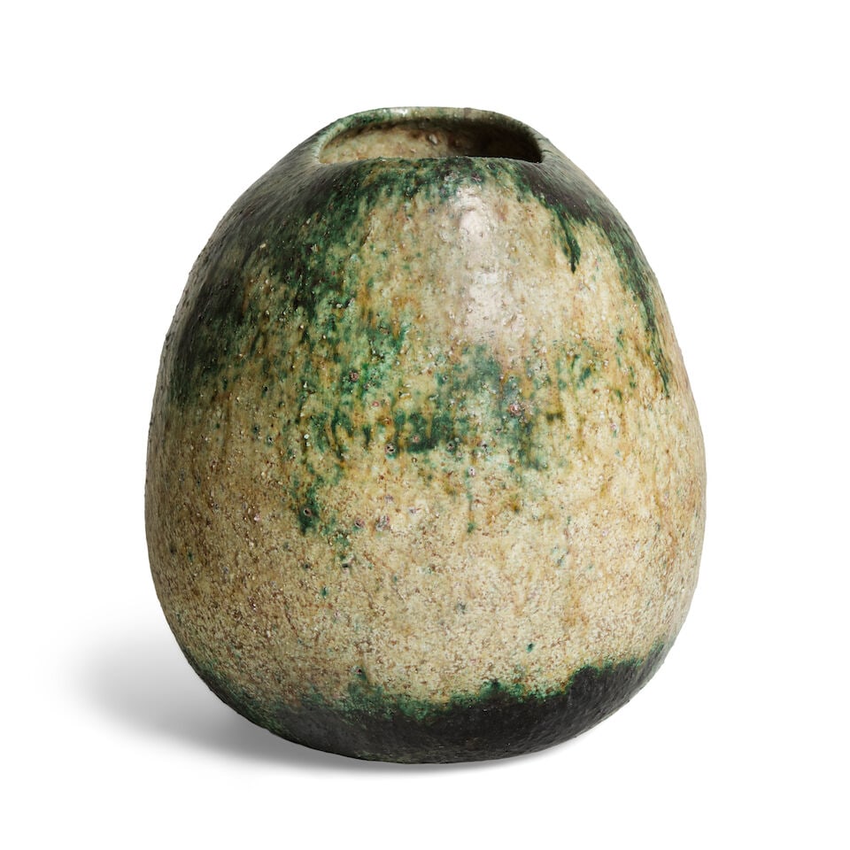 UNKNOWN STUDIO ARTIST (20TH CENTURY) A Green-Glazed Vase Showa era (1926-1989), 20th century - 3