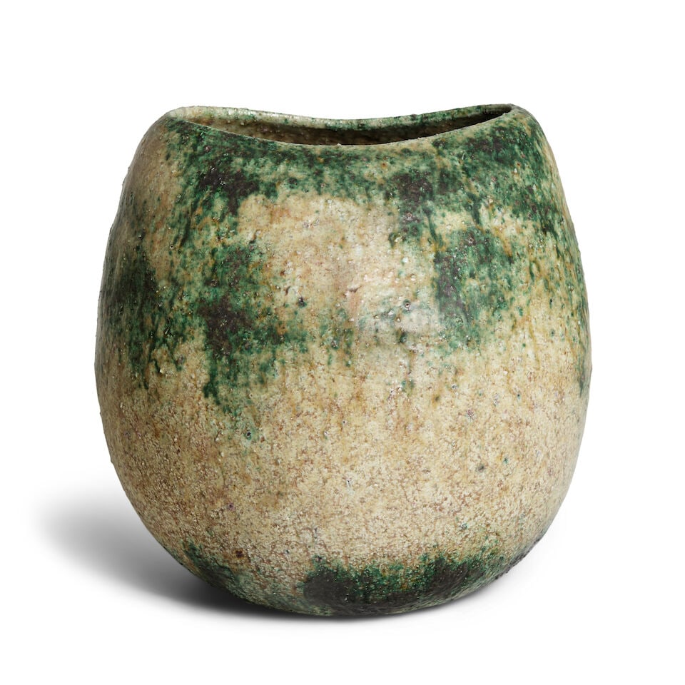 UNKNOWN STUDIO ARTIST (20TH CENTURY) A Green-Glazed Vase Showa era (1926-1989), 20th century - 4