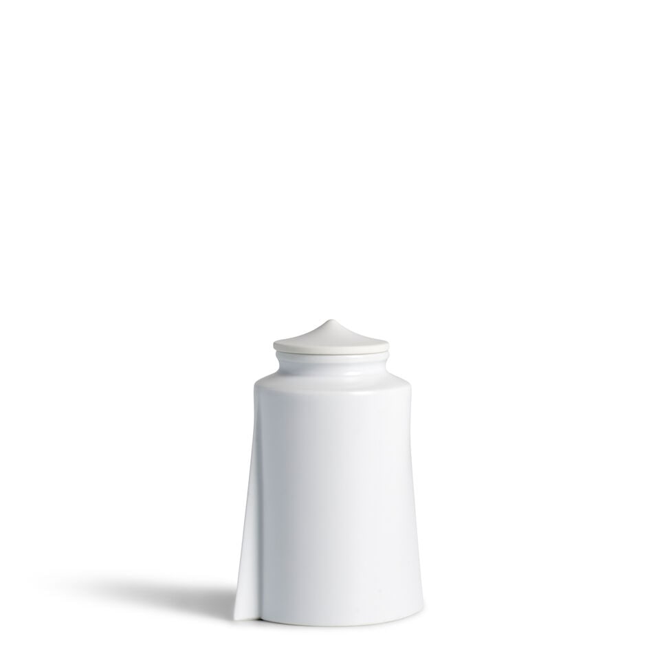 WADA AKIRA 和田的 (B.1978) A Sculptural Porcelain Chaire (Tea Caddy) Heisei (1... - 2