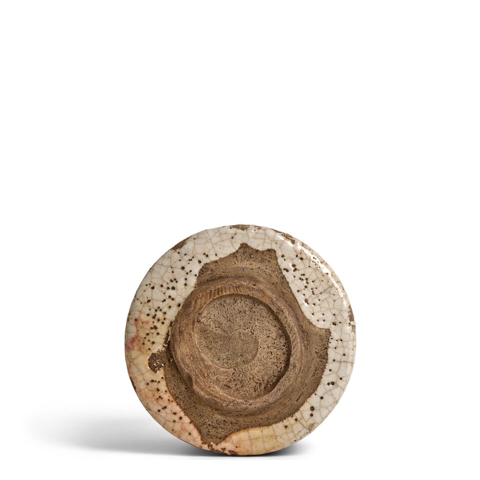 A SHINO WARE CHAWAN (TEA BOWL) Edo period (1615-1868) or Meiji era (1868-1912), 19th century - 2