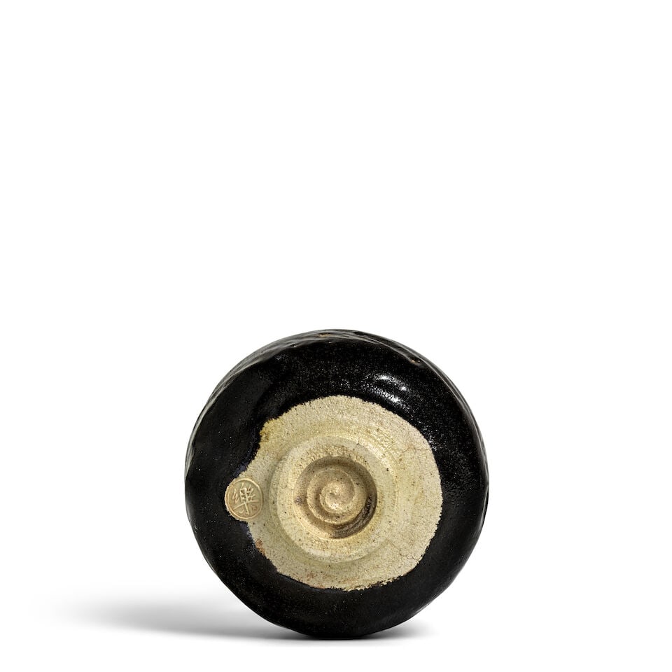 RAKU SEINYŪ 樂惺入 (KICHIZAEMON XIII, 1887-1944) A Black Raku Ware Tea Bo... - 2