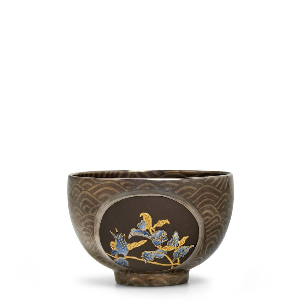 YAMAMOTO ICHIYŌ 山本一洋 (B.1944) A Porcelain Bowl with Platinum Gl... (1 of 3)