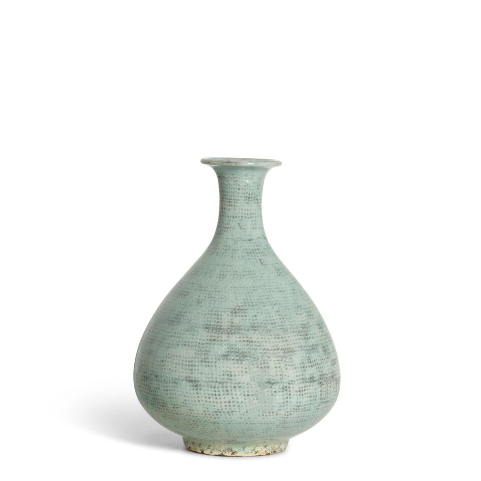 PARK YOUNG-SOOK 박영숙 (B.1947) A White Slip Glaze Bottle Vase Republic period... (1 of 2)