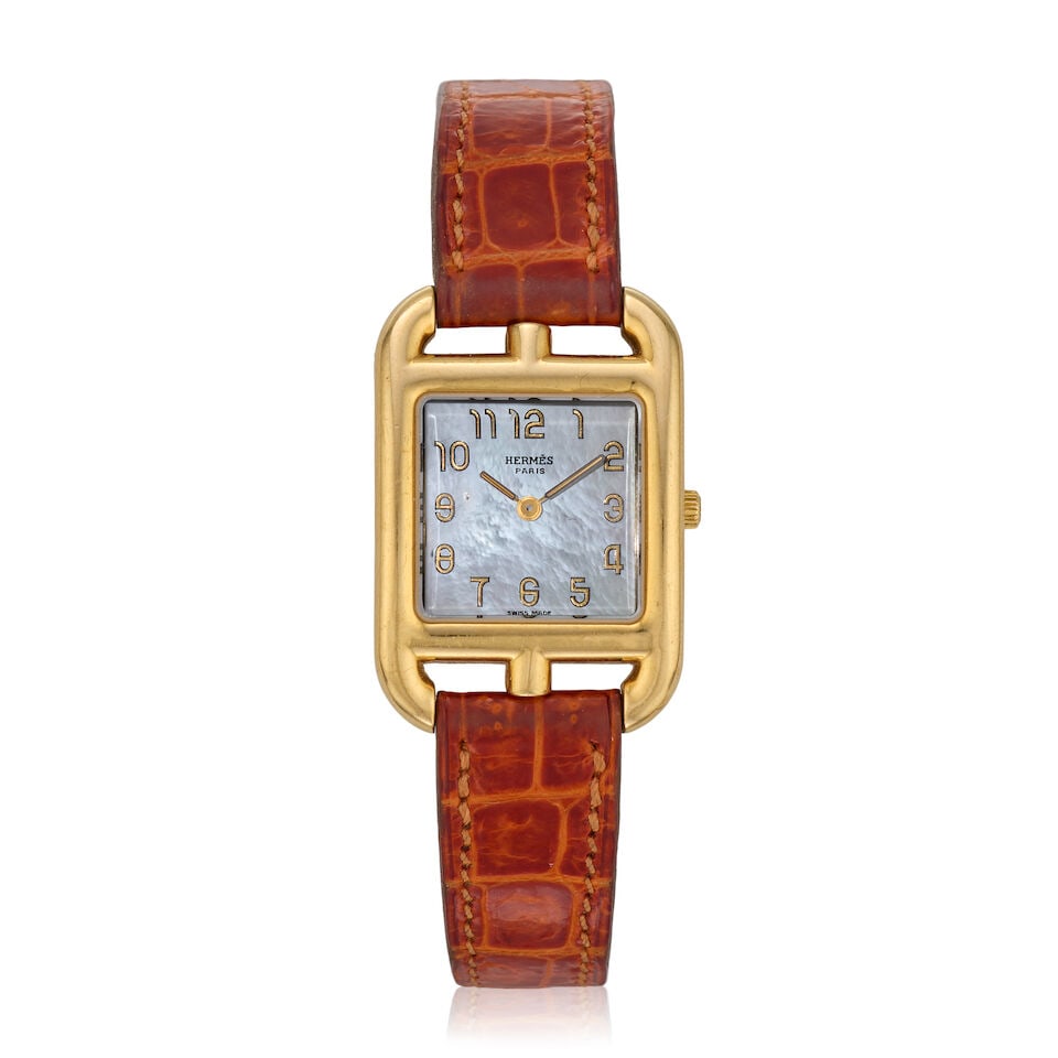 Hermès. A lady's 18K gold quartz wristwatch with Mother of Pearl dial Cape Cod, Ref: CC1.2... (1 of 3)